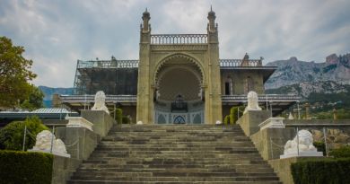 Экскурсия из Алушты: Воронцовский парк и дворец + Ласточкино гнездо фото 7565